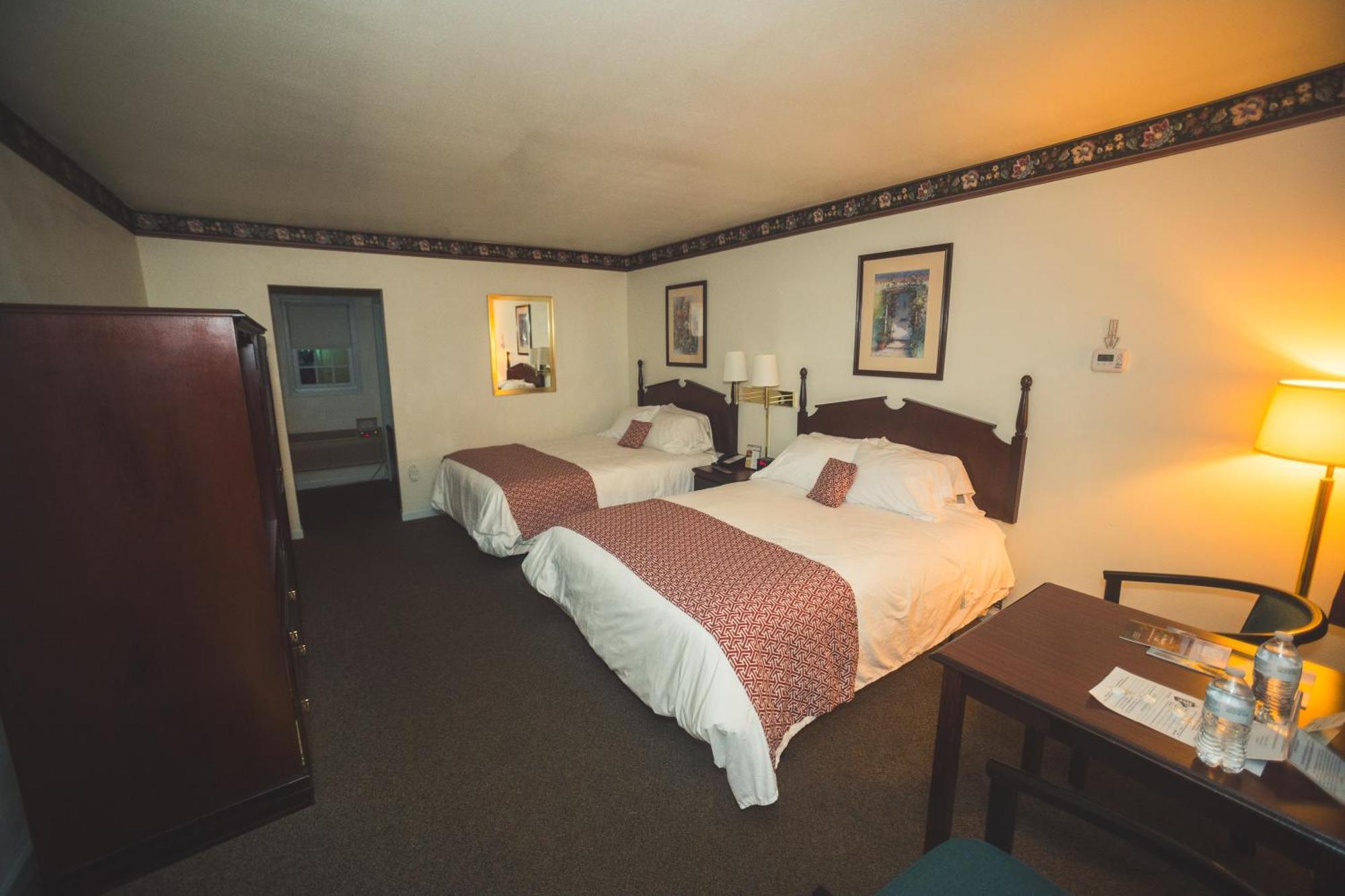 The Chalet Motel Mequon ภายนอก รูปภาพ