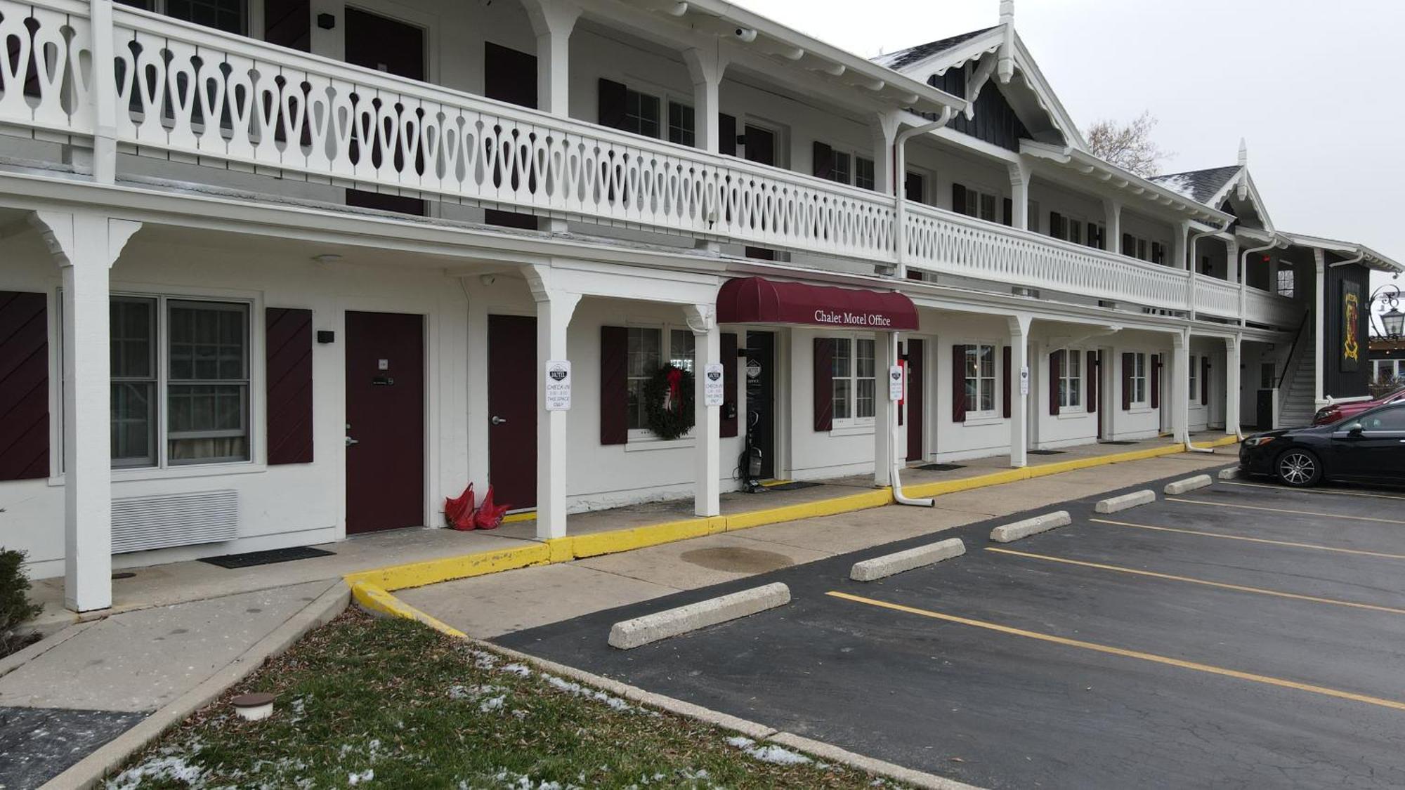 The Chalet Motel Mequon ภายนอก รูปภาพ