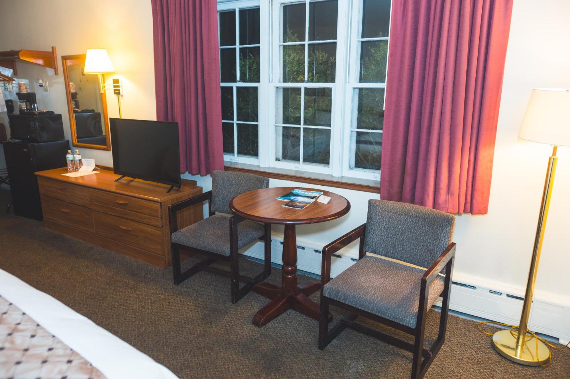 The Chalet Motel Mequon ภายนอก รูปภาพ