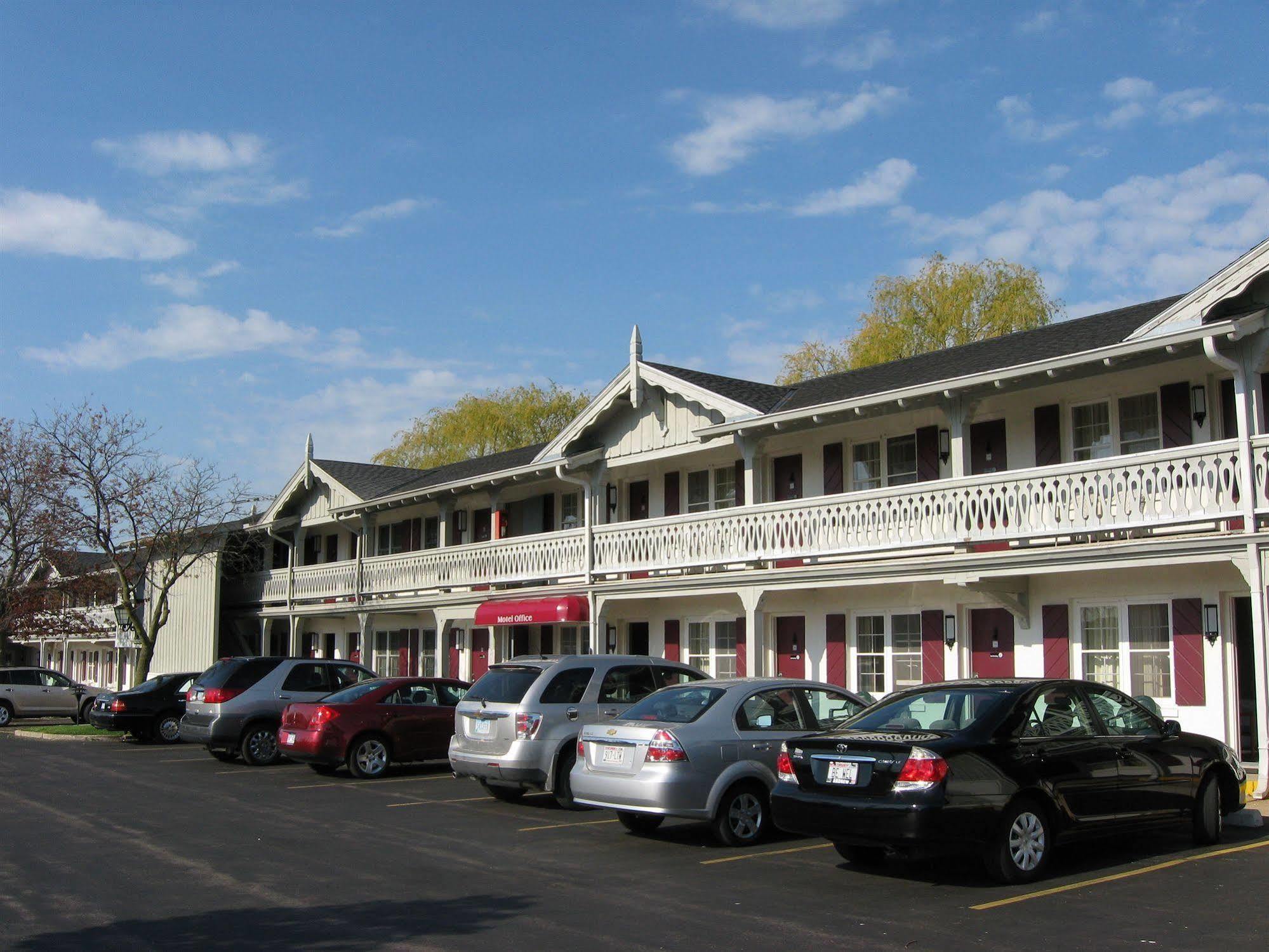 The Chalet Motel Mequon ภายนอก รูปภาพ
