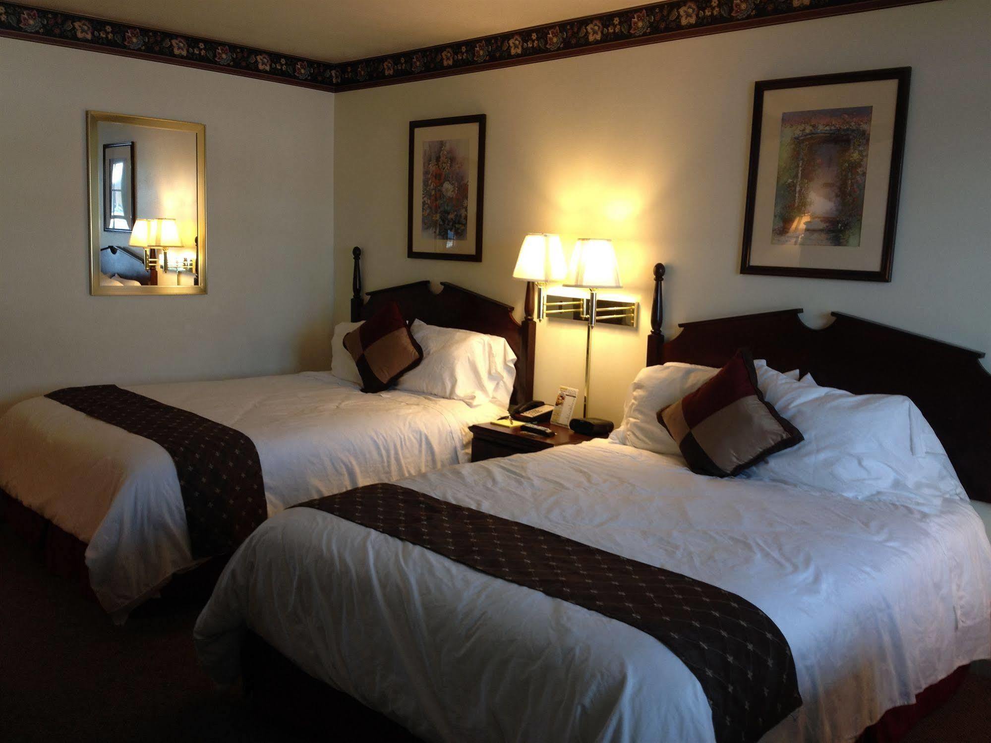 The Chalet Motel Mequon ภายนอก รูปภาพ