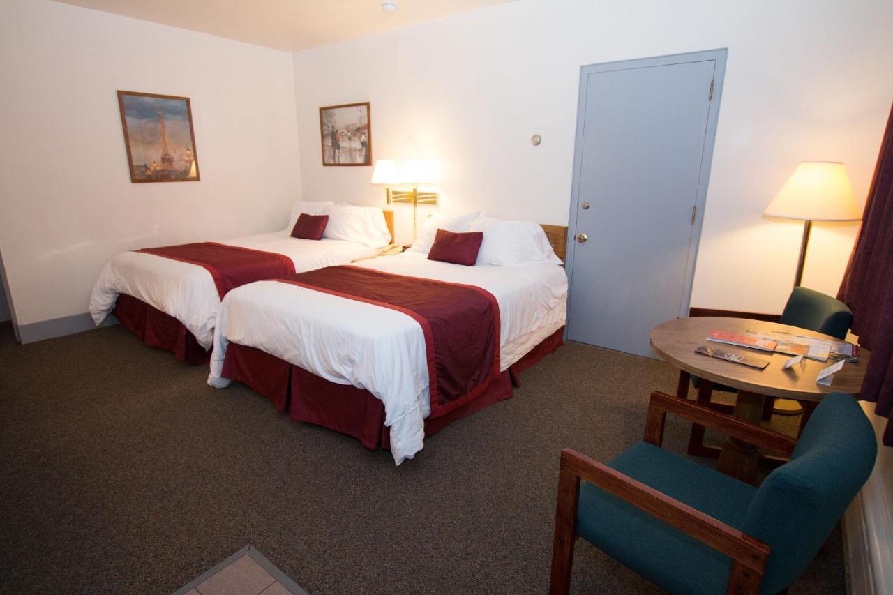 The Chalet Motel Mequon ภายนอก รูปภาพ