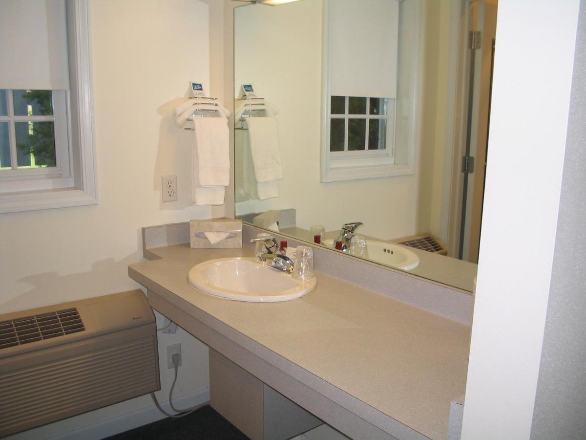 The Chalet Motel Mequon ภายนอก รูปภาพ