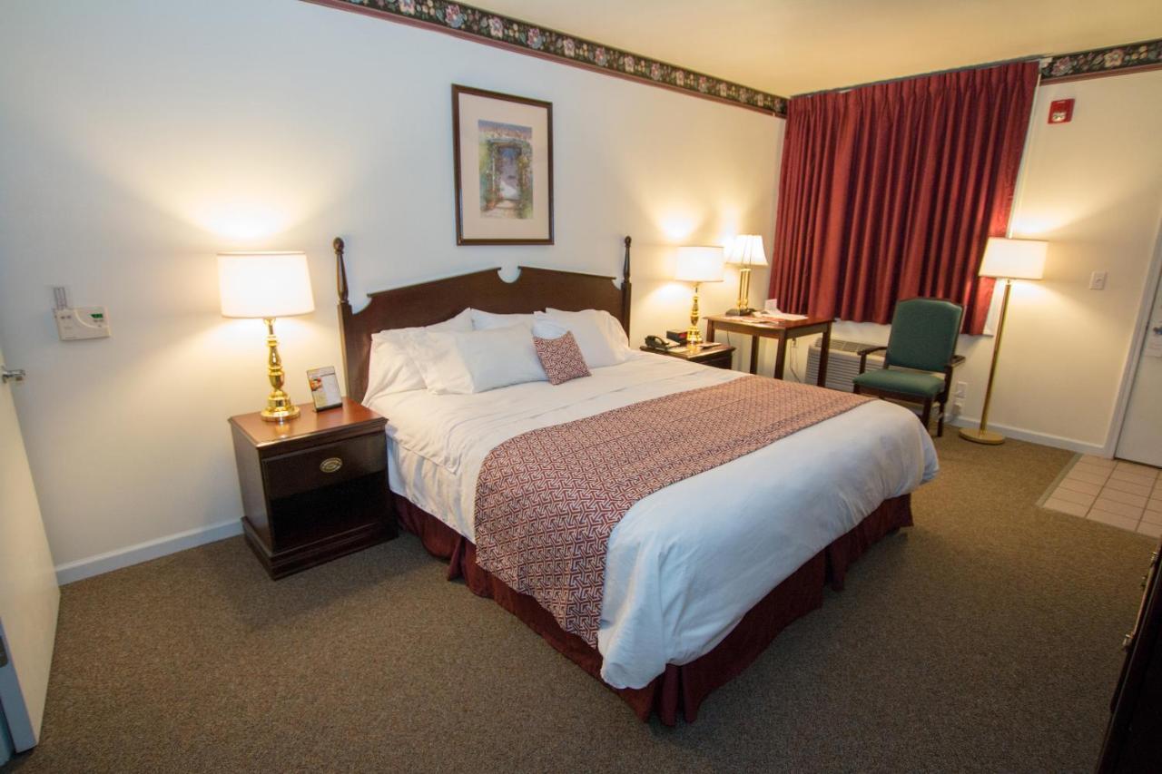 The Chalet Motel Mequon ภายนอก รูปภาพ